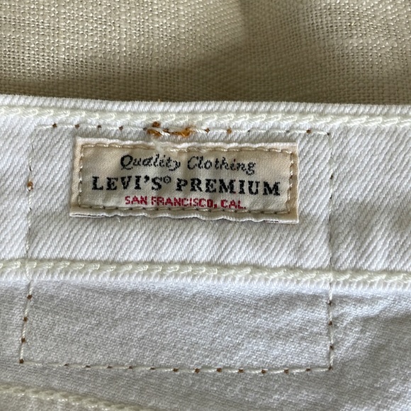 Levi’s White Straight Leg Jeans - Picture 4 of 6
